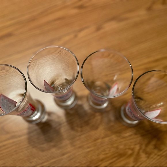Vintage set of 4 Budweiser Pilsner glasses. - Picture 2 of 4